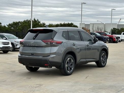 Used 2026 Nissan Rogue SV w/ SV Premium Package image 5