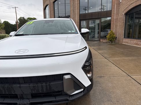 Certified 2025 Hyundai Kona SEL AWD/4WD image 10