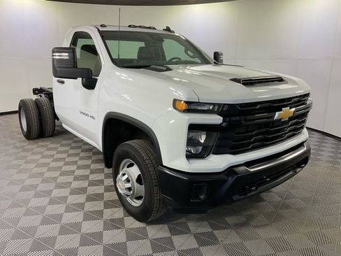 Used 2024 Chevrolet Silverado 3500 W/T image 3