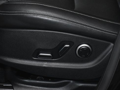 Used 2025 Genesis GV70 2.5T w/ Select Package image 47