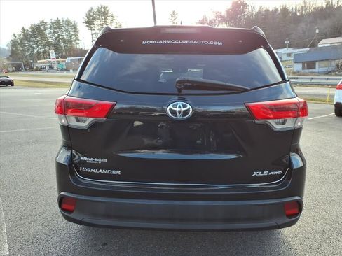 Used 2017 Toyota Highlander XLE image 6