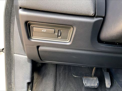 Used 2022 Hyundai Elantra Limited FWD image 32