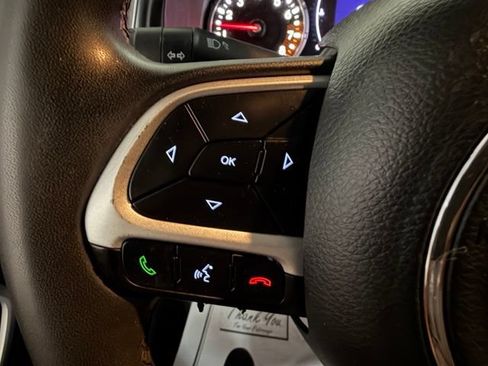 Used 2019 Jeep Renegade Latitude FWD image 30