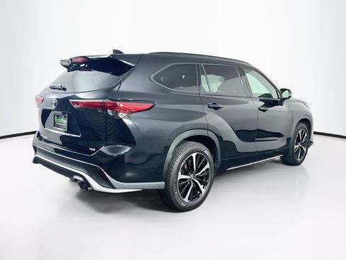 Used 2022 Toyota Highlander XSE FWD image 9