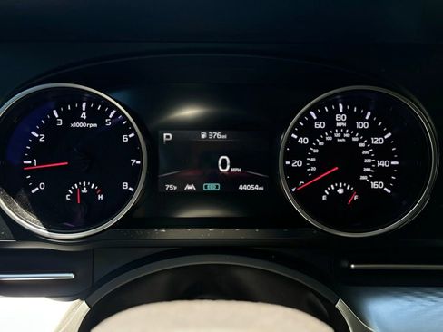 Used 2024 Kia Carnival LX FWD image 13