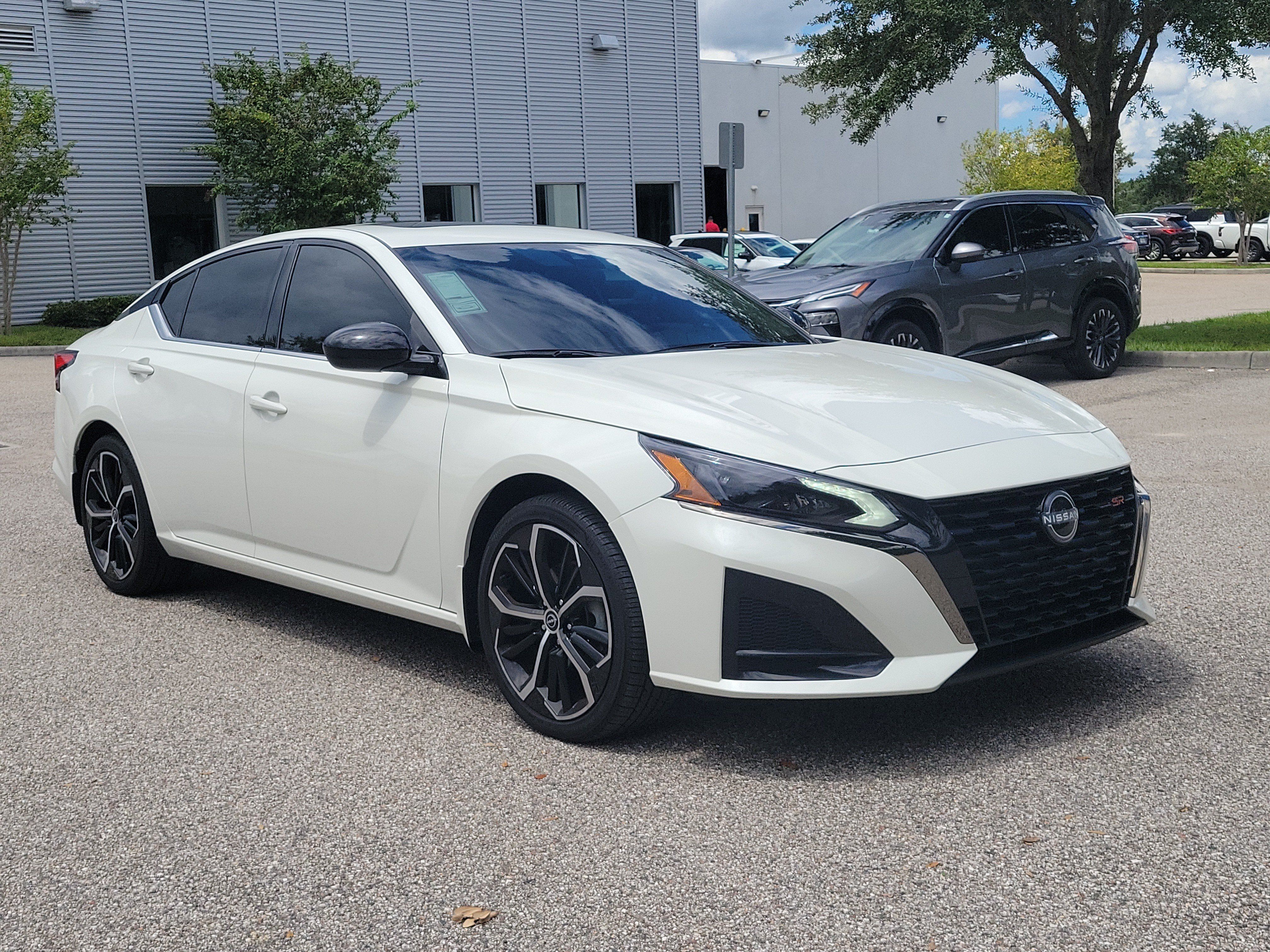 Certified 2025 Nissan Altima 2.5 SR w/ SR Premium Package FWD image 3