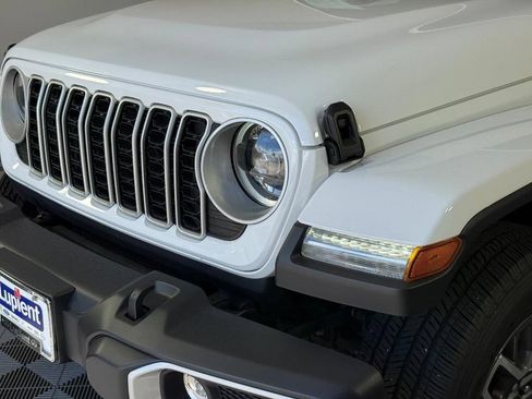Used 2025 Jeep Wrangler Unlimited Sahara AWD/4WD image 14