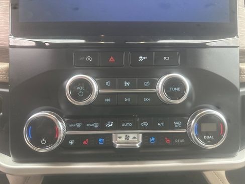 Used 2024 Ford Expedition Max Limited image 9