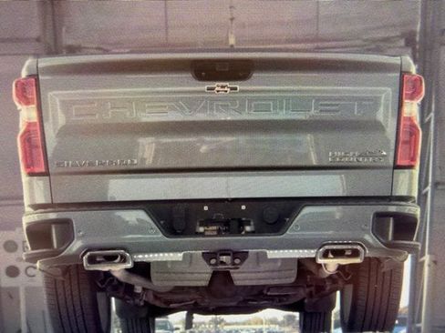 Used 2020 Chevrolet Silverado 1500 High Country w/ Technology Package AWD/4WD image 10
