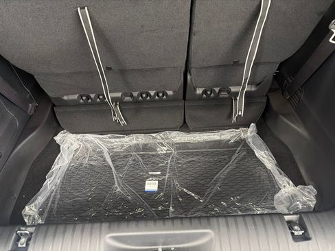 New 2027 Chrysler Pacifica Limited AWD/4WD image 9