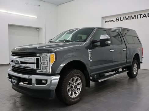 Used 2017 Ford F250 XLT w/ XLT Premium Package AWD/4WD image 7
