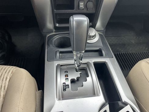 Used 2017 Toyota 4Runner SR5 AWD/4WD image 18