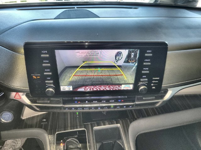 Used 2021 Toyota Sienna Limited FWD image 17