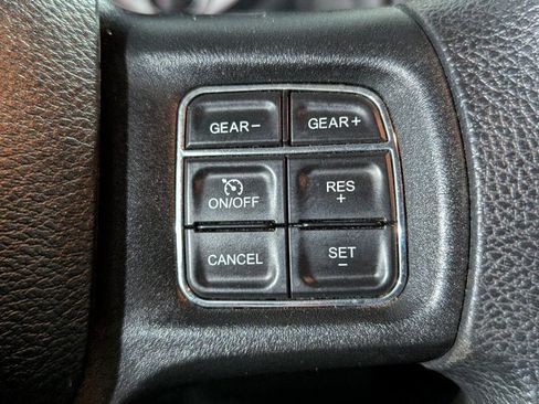 Used 2019 RAM 1500 Classic SLT image 33