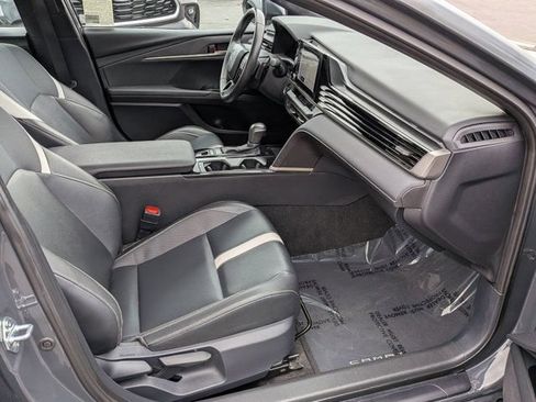 Used 2025 Toyota Camry SE FWD image 5