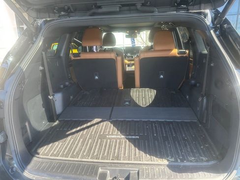 Certified 2025 Toyota Highlander Platinum AWD/4WD image 8