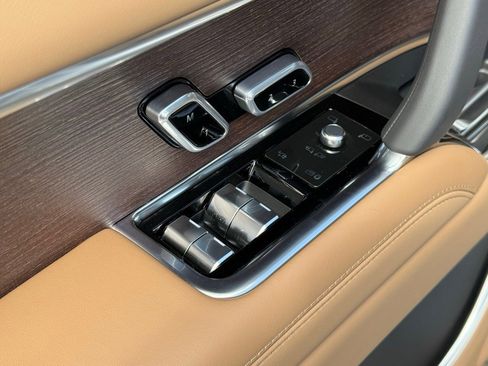 New 2025 Land Rover Range Rover SE AWD/4WD image 14
