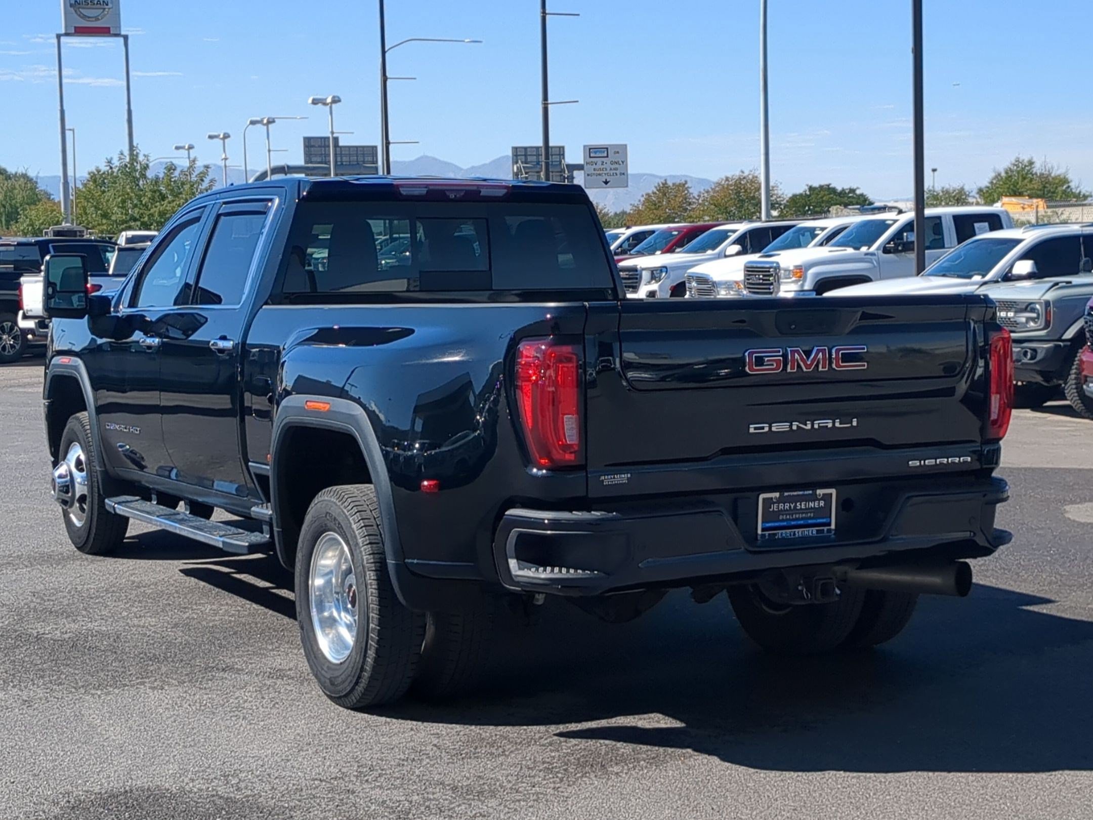 Used 2020 GMC Sierra 3500 Denali w/ Denali Ultimate Package AWD/4WD image 3