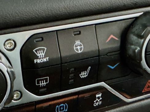 Used 2025 Jeep Wrangler Unlimited Sahara image 3