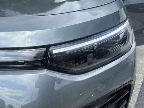 Certified 2025 Volkswagen Tiguan SE R-Line AWD/4WD image 26