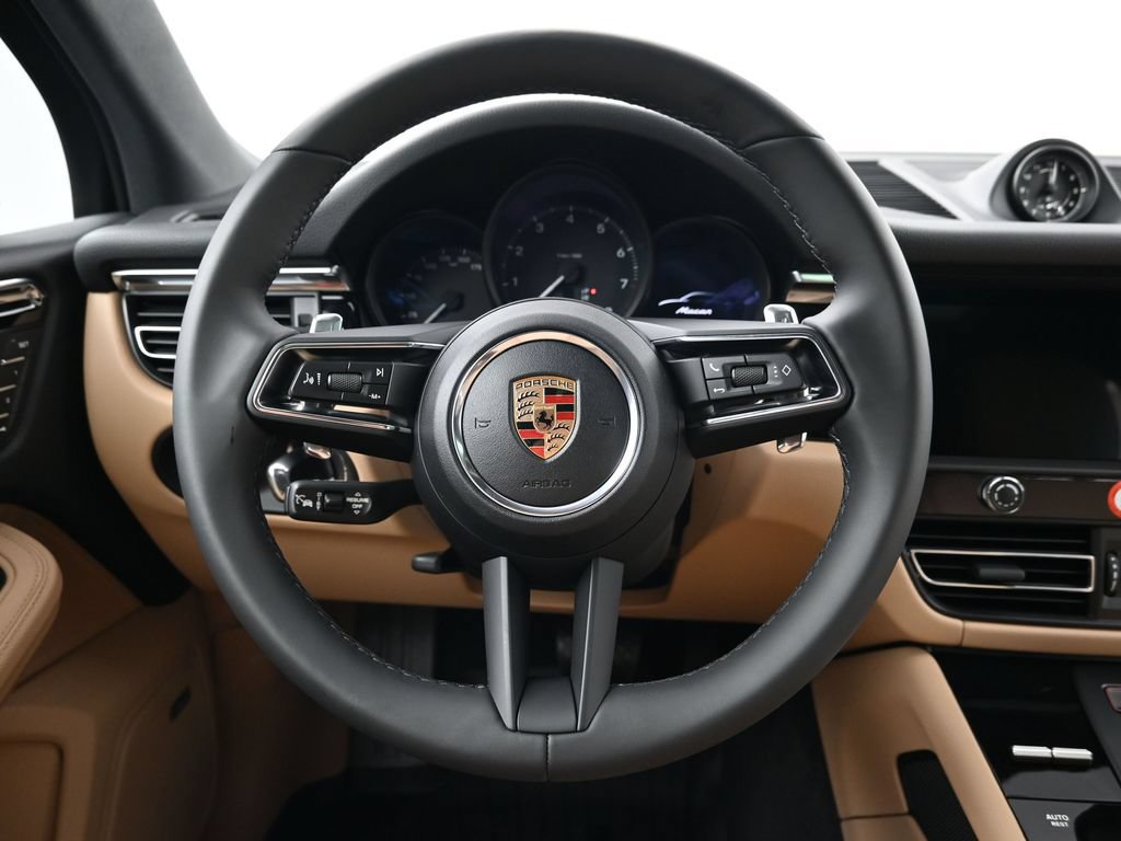 Used 2026 Porsche Macan AWD/4WD image 13