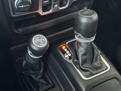 Used 2023 Jeep Gladiator Sport AWD/4WD image 27