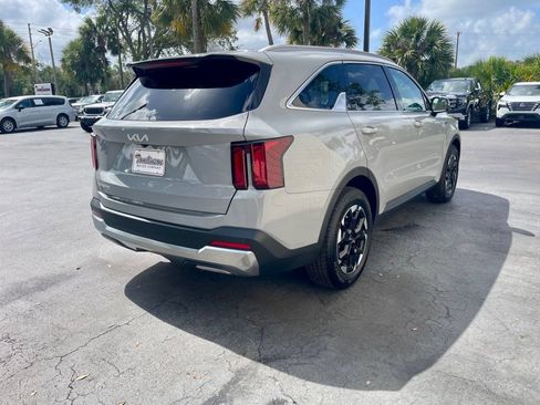 Used 2026 Kia Sorento S FWD image 6