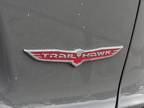 Used 2022 Jeep Cherokee Trailhawk w/ Sun, Sound & Nav Group AWD/4WD image 30