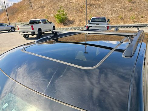 Used 2022 Jeep Grand Cherokee L Limited w/ Black Appearance Package image 19