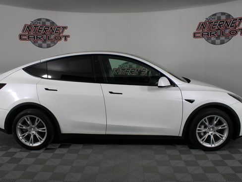 Used 2020 Tesla Model Y Long Range image 8