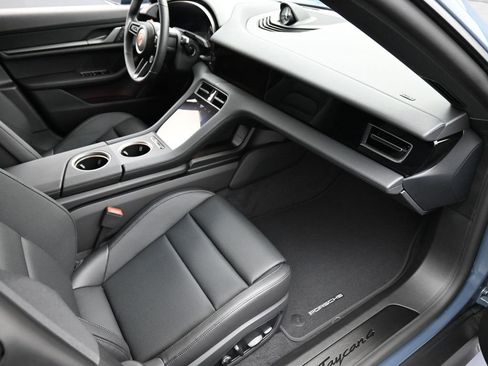 New 2025 Porsche Taycan image 32