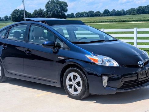 Used 2014 Toyota Prius Four w/ Solar Roof Package FWD image 1