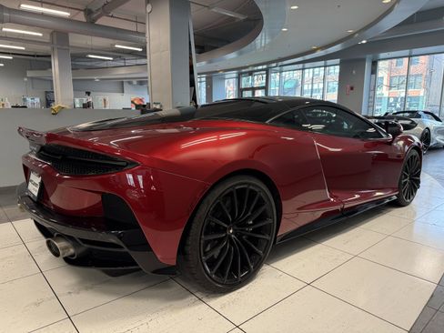 Used 2022 McLaren GT RWD image 3