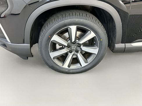 Used 2023 Honda Pilot Touring image 11