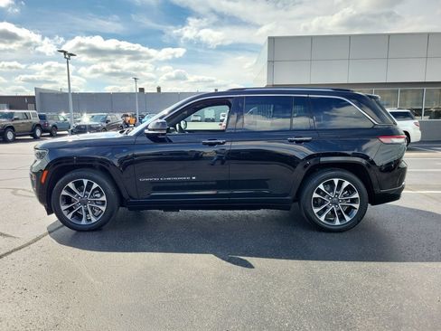 Used 2023 Jeep Grand Cherokee Overland w/ Advanced Protech Group III AWD/4WD image 7