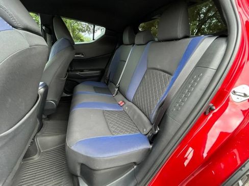 Used 2020 Toyota C-HR XLE FWD image 39