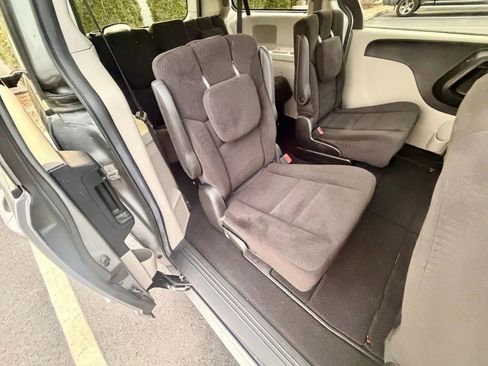 Used 2016 Dodge Grand Caravan SE image 8