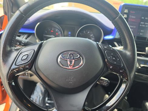 Used 2020 Toyota C-HR XLE FWD image 16