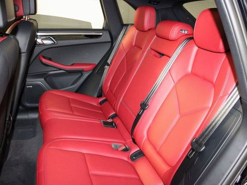 Certified 2025 Porsche Macan AWD/4WD image 33