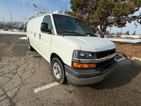 Used 2017 Chevrolet Express 3500 Extended image 6