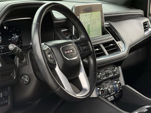 Used 2022 GMC Yukon XL SLT w/ SLT Premium Package image 9