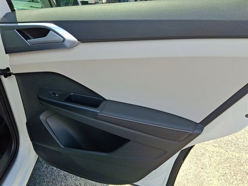 Used 2025 Volkswagen Taos SE image 13