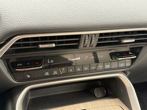 Used 2024 MAZDA CX-90 Plug-In Hybrid w/ Preferred AWD/4WD image 17