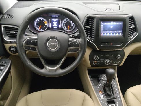 Used 2019 Jeep Cherokee Latitude w/ Popular Appearance Group FWD image 22