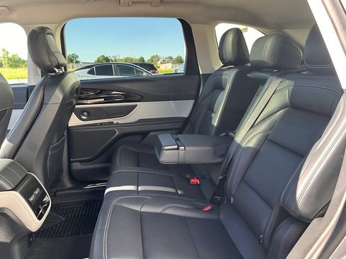 Used 2025 Lincoln Nautilus Premier w/ Equipment Group 102A AWD/4WD image 14