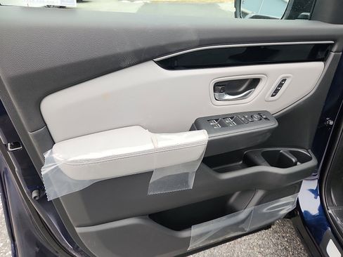 New 2025 Honda Pilot EX-L image 8