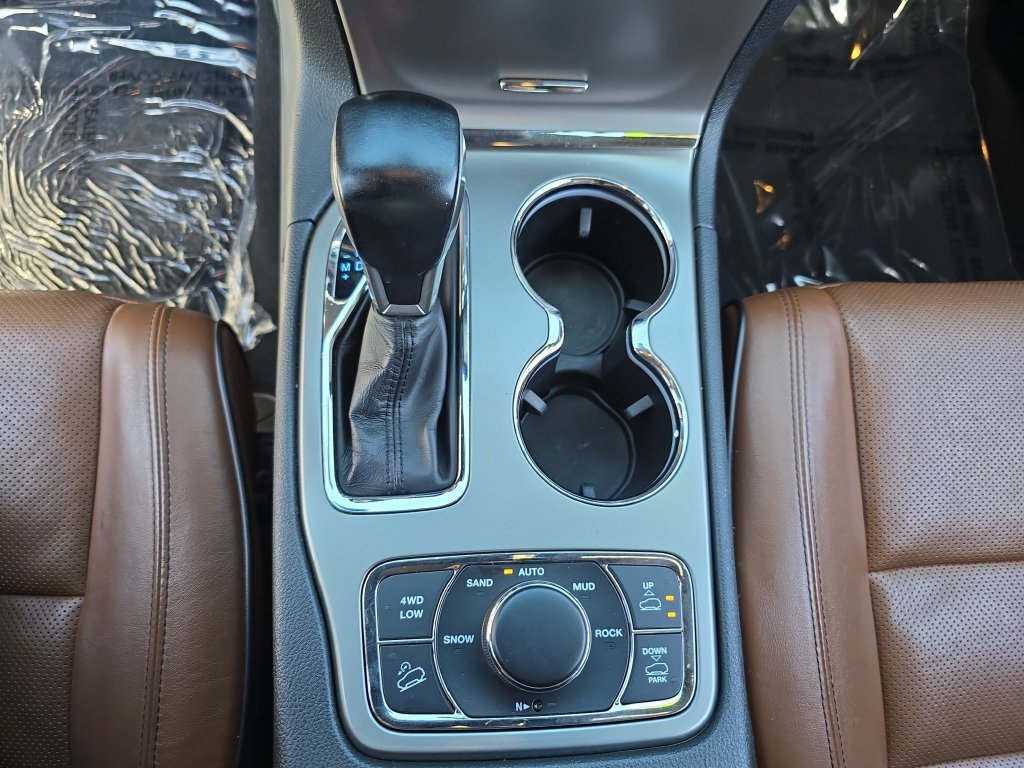 Used 2020 Jeep Grand Cherokee Overland AWD/4WD image 28