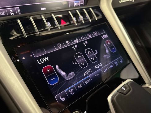 Used 2019 Lamborghini Urus AWD/4WD image 43