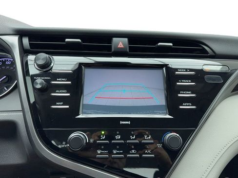 Used 2020 Toyota Camry LE image 23
