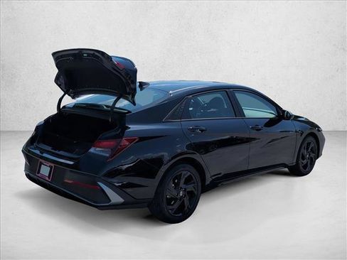 New 2026 Hyundai Elantra SE FWD image 2